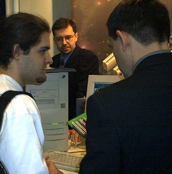 14_stand.jpg, 32406 bytes, 00-12-11