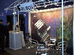 02_ELBOX_stand.jpg