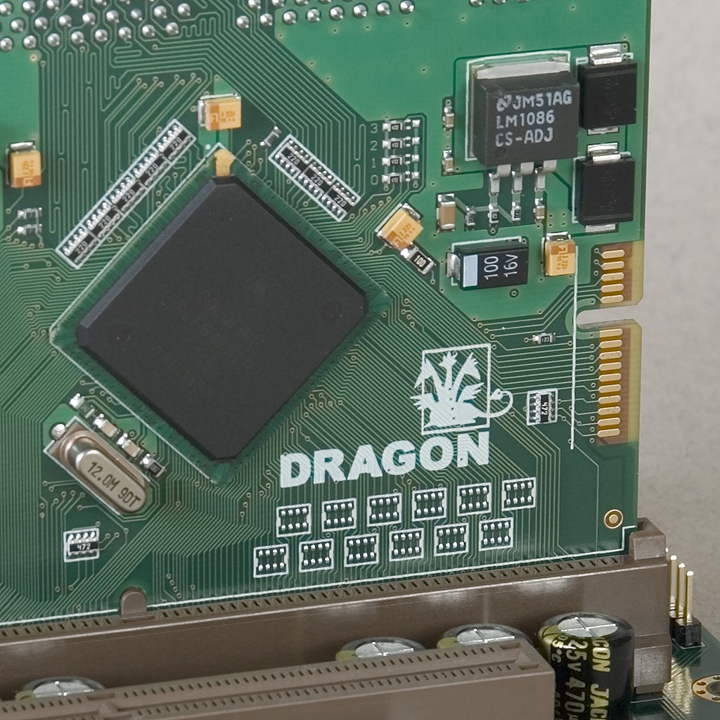 ColdFire CPU card

Close-up of the DRAGON ColdFire 
CPU card fitted in the CPU slot. 
The ColdFire PCF5475 processor 
on the left.